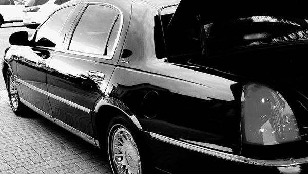 Why choose Metro Airport Limo Car Service in Detroit Metro City?