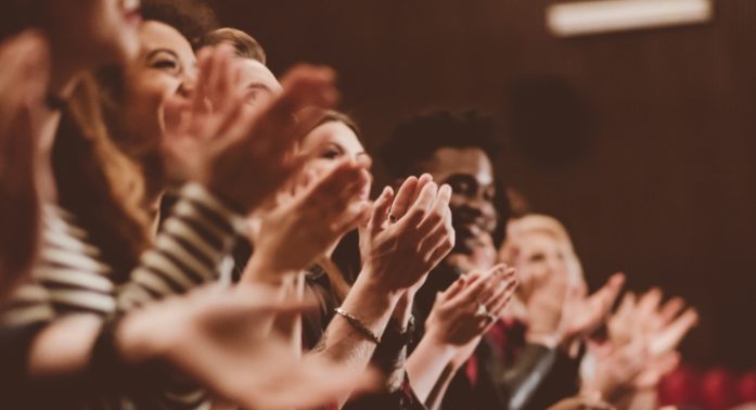 How Keynote Speakers Influence Audience Behavior